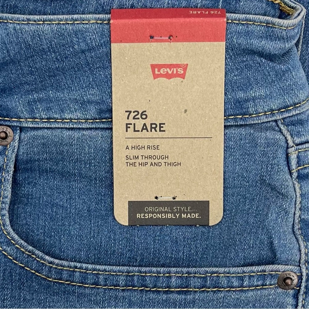 NWT Levi’s 726 Western Flare High Rise Medium Indigo Stretch Denim Jeans 33/32 - Picture 8 of 14